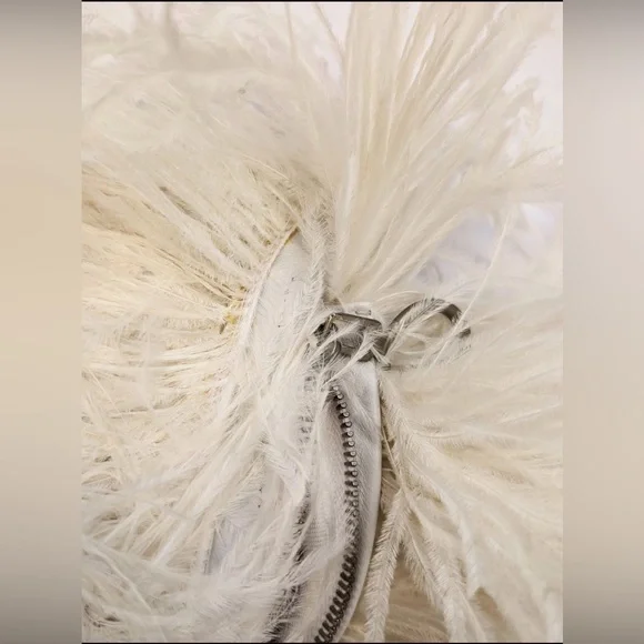 ✨✨✨HOST PICK✨✨✨ OFF-WHITE Leather & Ostrich Feathers Bum Bag Large Pre-Owned - Picture 9 of 12